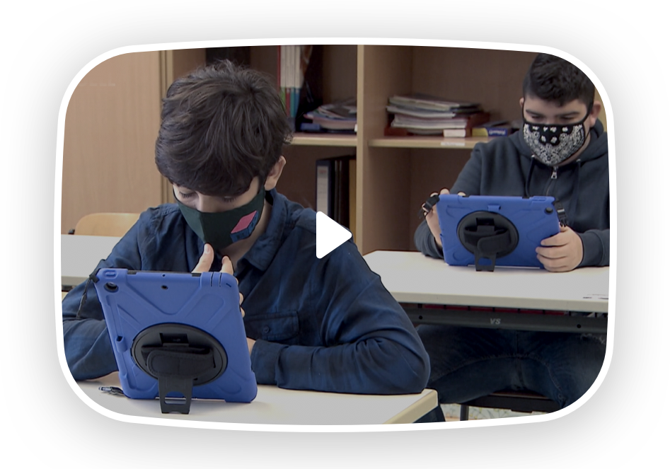 Kids in the classroom working on their tablets with eklara.